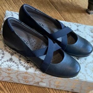 Women's Softwalk Ballerina With Hidden Wedge Shoes Size 7.5 Narrow